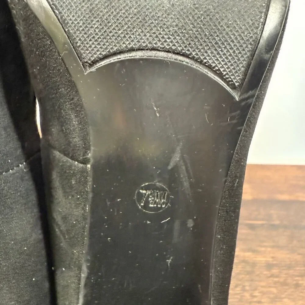 Marc Fisher Women’s  MFGILDY5-R black suede gold 3.5” heel pump shoe size 7.5